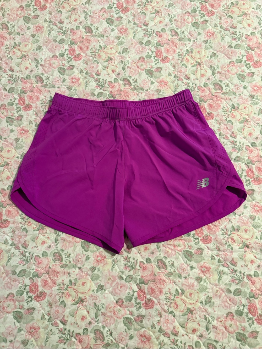 💗New Balance Women's Magenta Athletic Shorts Small NEW